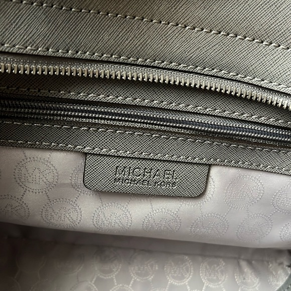 EUC Michael Kors Leather Handbag - Picture 3 of 14